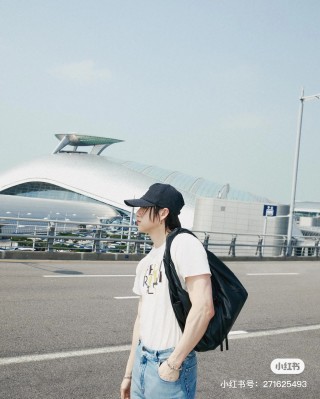 White Graphic Print Short Sleeve T-Shirt view 4