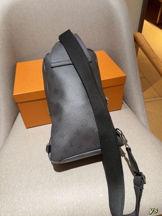 Louis Vuitton Avenue Chest Bag Black view 6