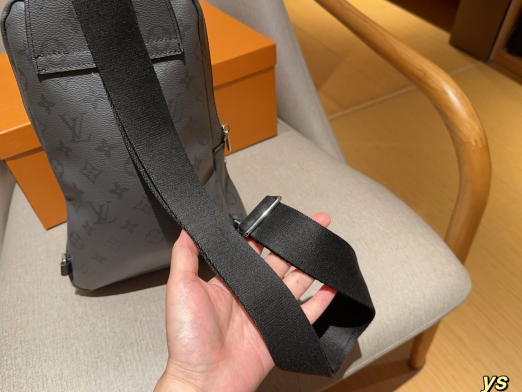 Louis Vuitton Avenue Chest Bag Black view