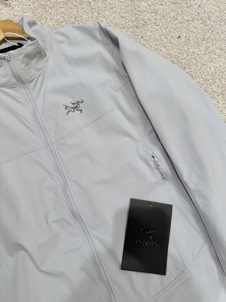 Arc'teryx Windbreaker Jacket White view 3
