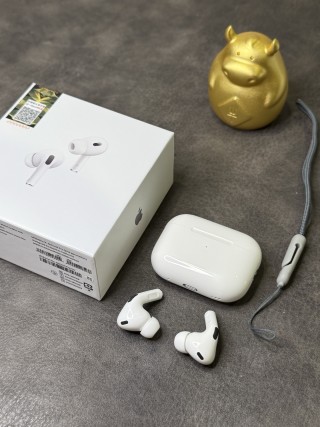 Apple AirPods Pro 2 White Earphones with USB-C Charging view 3