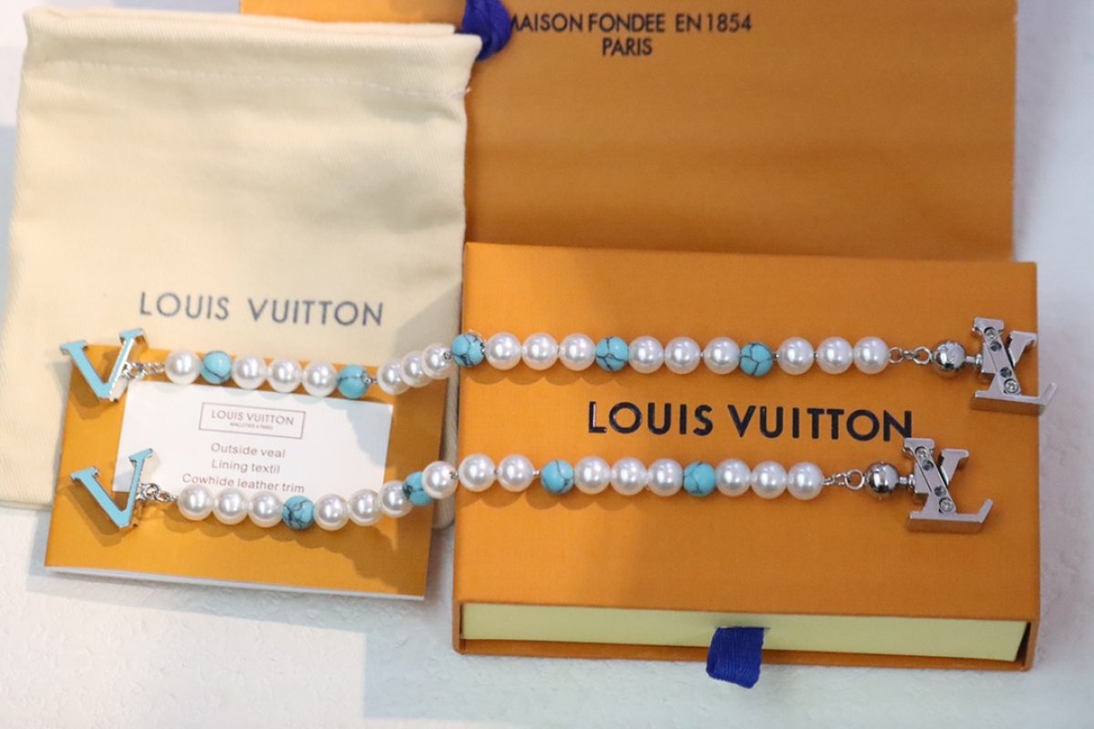 LV Turquoise Pearl Beaded Bracelet - Silver & Blue view