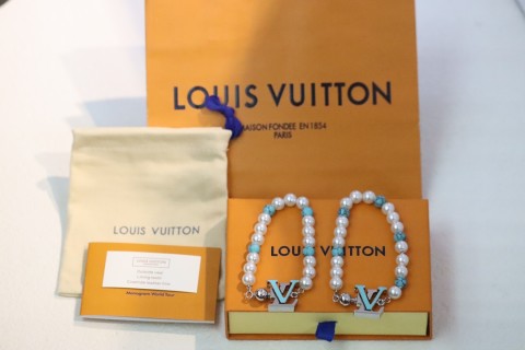 LV Turquoise Pearl Beaded Bracelet - Silver & Blue view 9