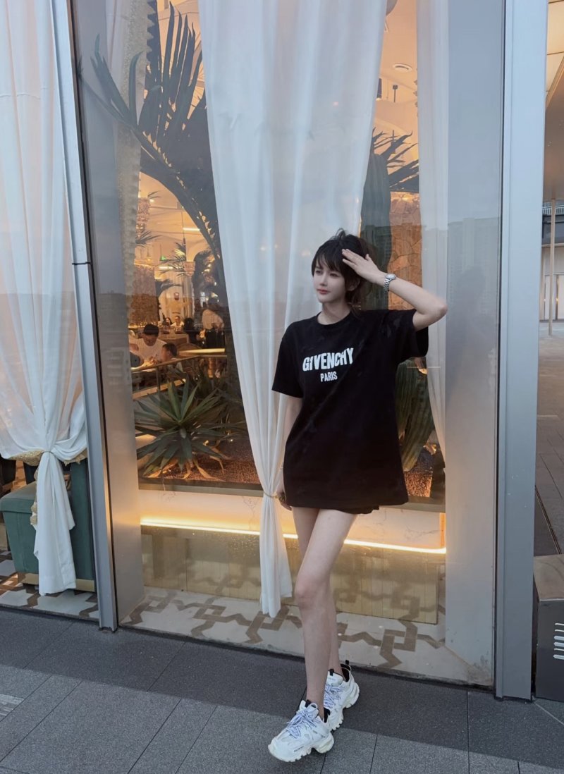 Givenchy Paris Black Short Sleeve T-Shirt
