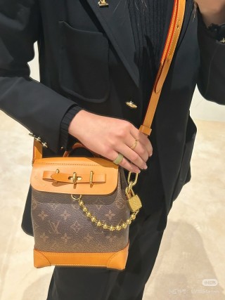 Louis Vuitton Monogram Canvas Brown & Tan Shoulder Bag view 2