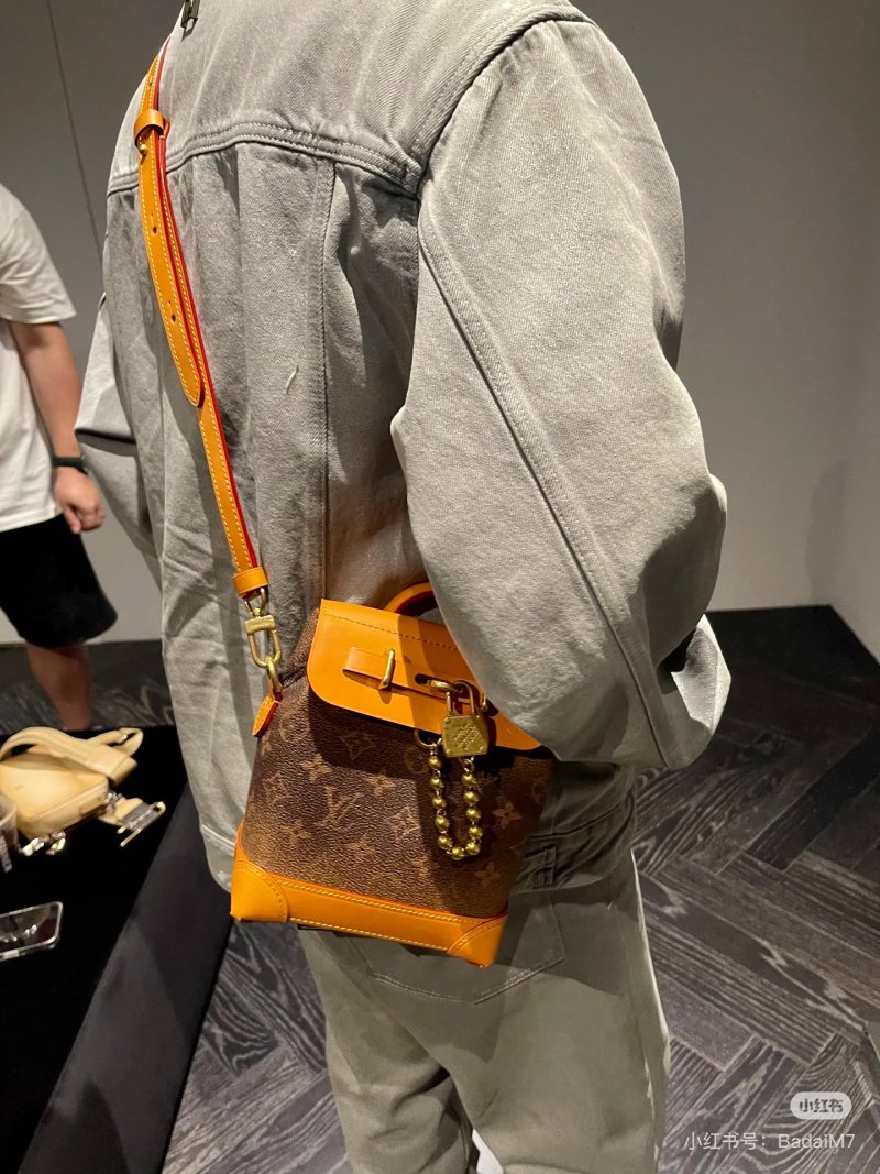 Louis Vuitton Monogram Canvas Brown & Tan Shoulder Bag view