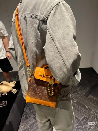 Louis Vuitton Monogram Canvas Brown & Tan Shoulder Bag view 4