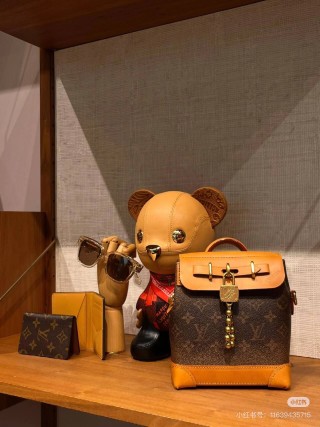 Louis Vuitton Monogram Canvas Brown & Tan Shoulder Bag view 9