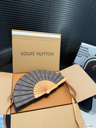 Louis Vuitton Monogram Fan Shoulder Bag Brown view 2