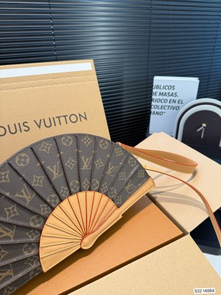 Louis Vuitton Monogram Fan Shoulder Bag Brown view 4