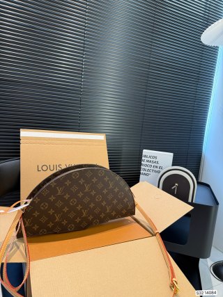 Louis Vuitton Monogram Fan Shoulder Bag Brown view 5