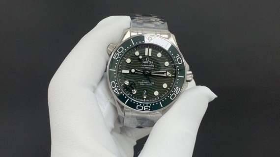Omega Seamaster Professional 42mm Green Dial Watch view 4