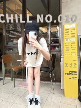 White Oversized Graphic Print Short Sleeve T-Shirt view 3