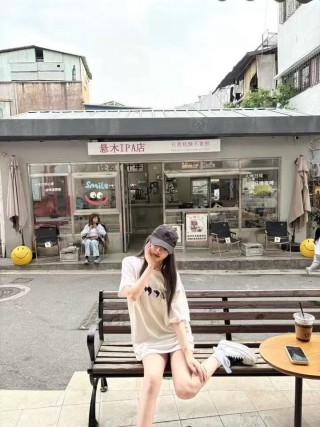 White Oversized Graphic Print Short Sleeve T-Shirt view 4
