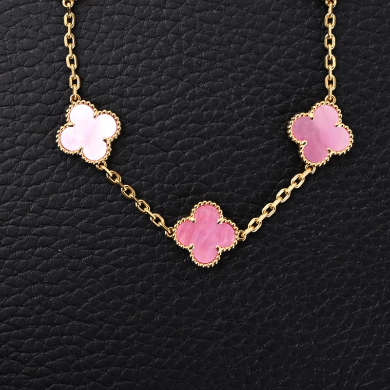 Van Cleef & Arpels Clover Pink Bracelet view