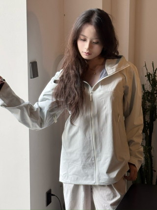 Arc'teryx Beta SL Hooded Lightweight Windbreaker Jacket White view 7