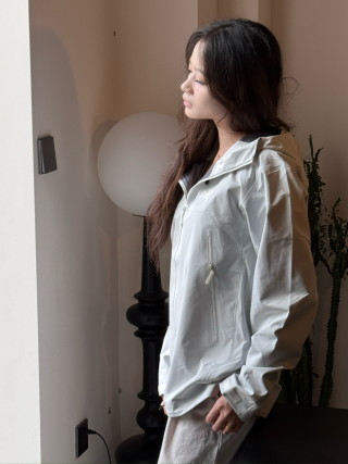 Arc'teryx Beta SL Hooded Lightweight Windbreaker Jacket White view 8