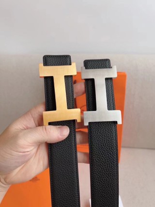 Hermès-Inspired Black Leather Belt with 3D Gancini Buckle