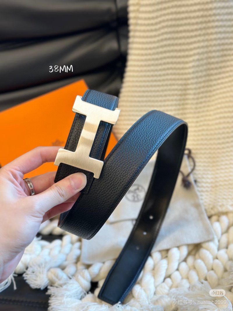 Hermès-Inspired Black Leather Belt with 3D Gancini Buckle view