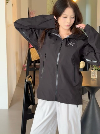 Arc'teryx Beta SL Hooded Lightweight Windbreaker Jacket Black view 9