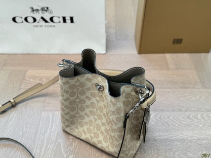 Coach Willow Bucket Bag Beige Monogram view 4
