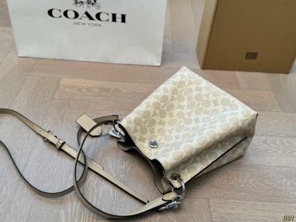 Coach Willow Bucket Bag Beige Monogram view 7