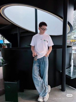 Louis Vuitton White Graphic Short Sleeve T-Shirt view 3
