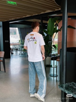 Louis Vuitton White Graphic Short Sleeve T-Shirt view 4