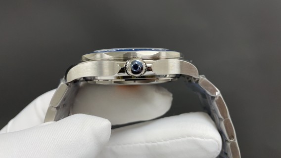 Omega Seamaster 300 White Steel Blue Dial 42mm view 4