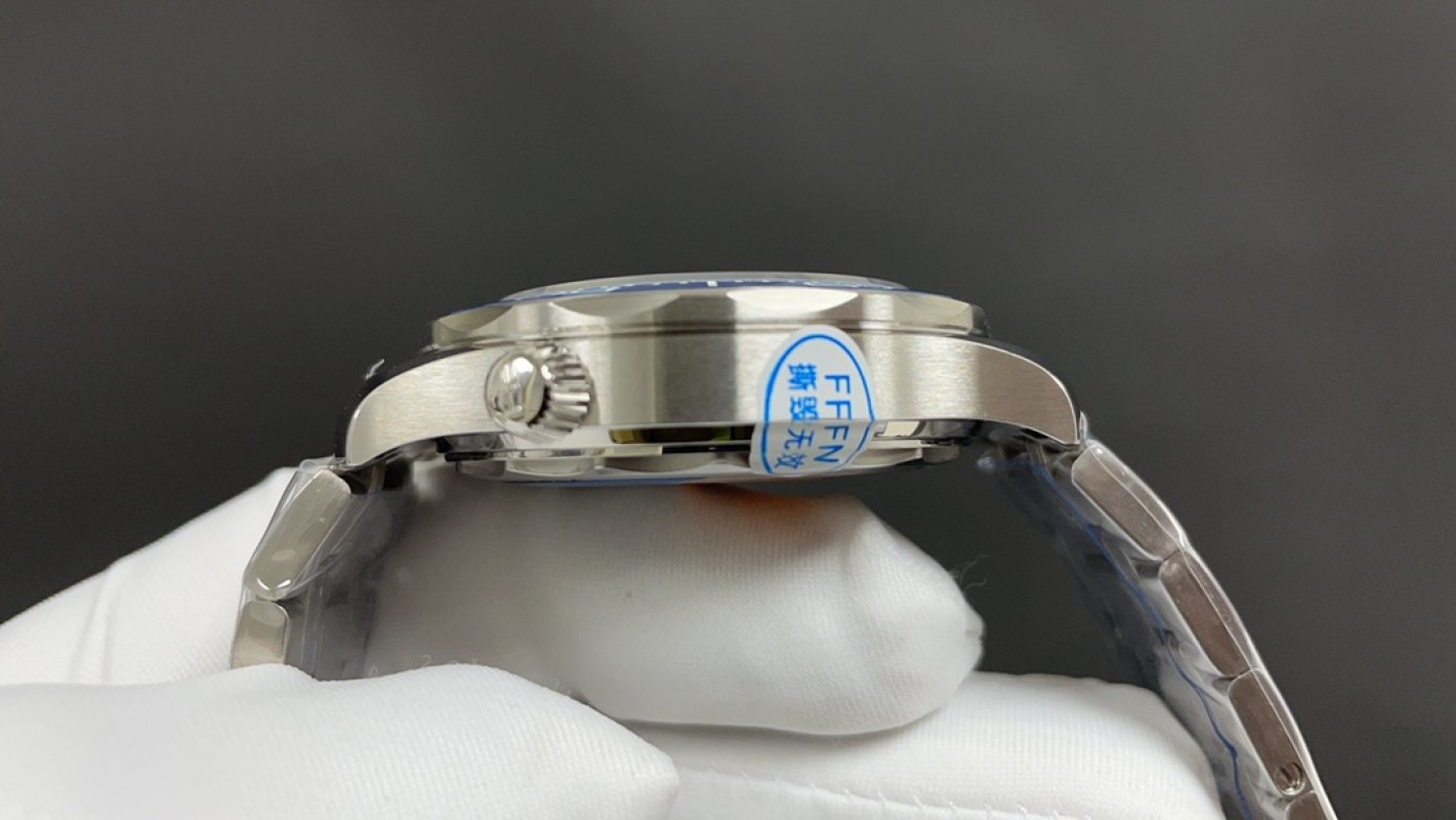 Omega Seamaster 300 White Steel Blue Dial 42mm view