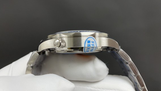 Omega Seamaster 300 White Steel Blue Dial 42mm view 5