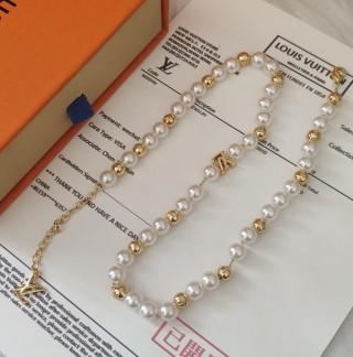 Louis Vuitton Monogram Pearls Gold & Pearl Necklace view 2