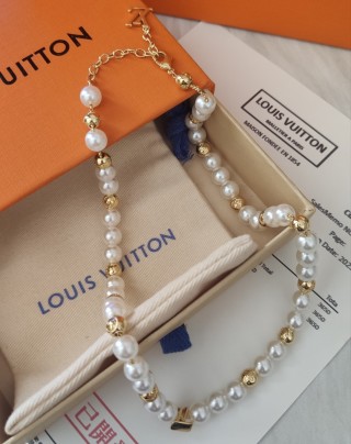 Louis Vuitton Monogram Pearls Gold & Pearl Necklace view 4