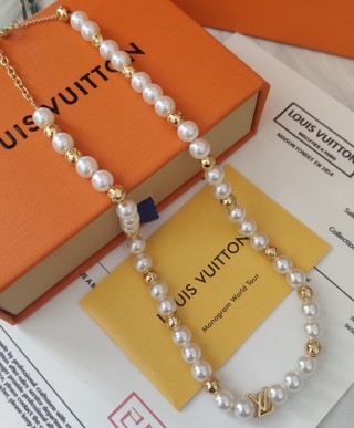 Louis Vuitton Monogram Pearls Gold & Pearl Necklace view 5