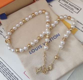 Louis Vuitton Monogram Pearls Gold & Pearl Necklace view 7