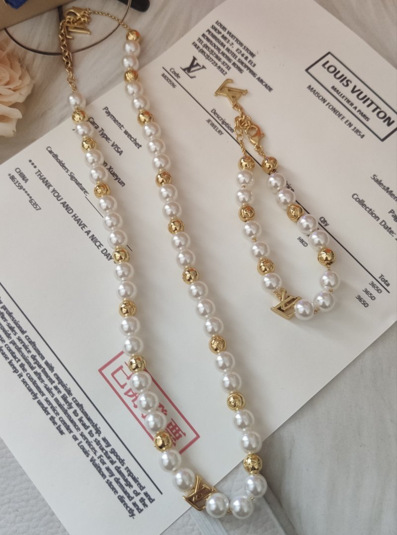 Louis Vuitton Monogram Pearls Gold & Pearl Necklace view