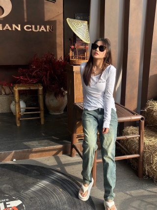 Light Wash Vintage-Inspired Jeans with Logo Pocket view 2