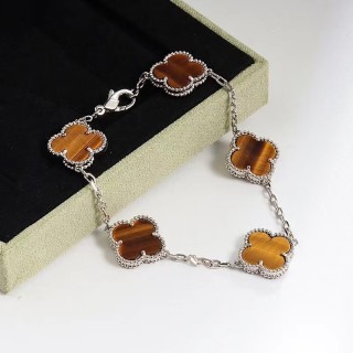 Van Cleef & Arpels Vintage Alhambra Gold Black Onyx Bracelet view 5