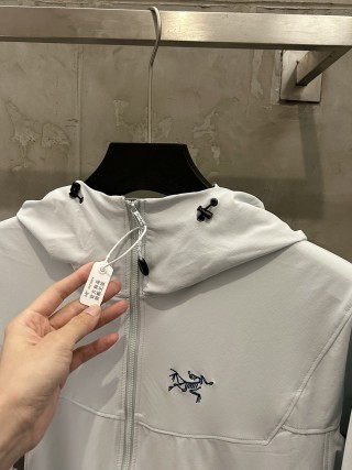 Arc'teryx Hooded Softshell Jacket White view 4