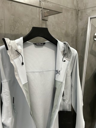 Arc'teryx Hooded Softshell Jacket White view 7