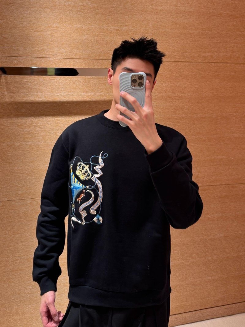 Black Dragon Embroidered Crewneck Sweatshirt