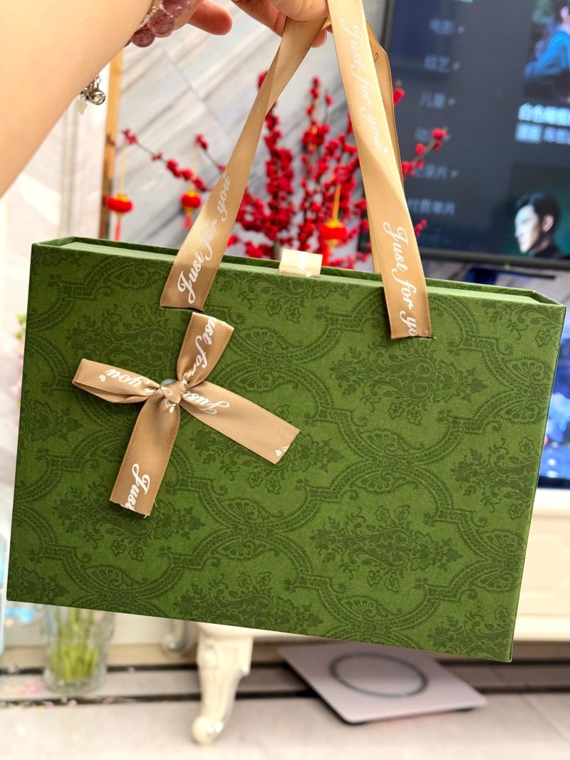 Gucci Green Dream Drawer Gift Set - 100ml + Nail Polish + Samples