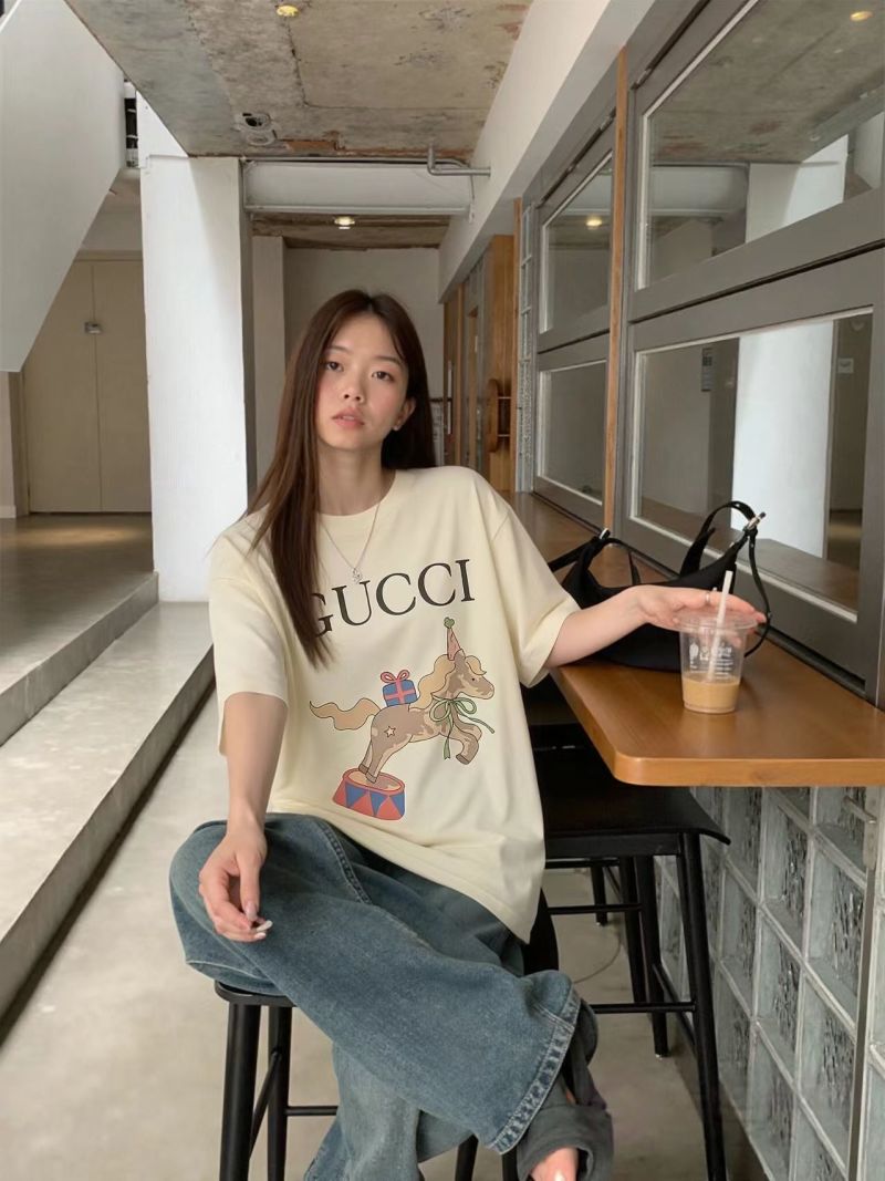 Gucci Cream Carousel Horse Graphic T-Shirt