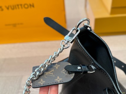 Louis Vuitton Carryall Black Shoulder Bag Small view 3
