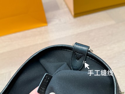 Louis Vuitton Carryall Black Shoulder Bag Small view 8