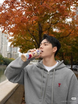 Oversized Grey Zip-Up Hoodie Jacket view 7