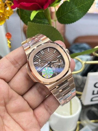 Patek Philippe Nautilus 5712 Steel Automatic Watch view 8