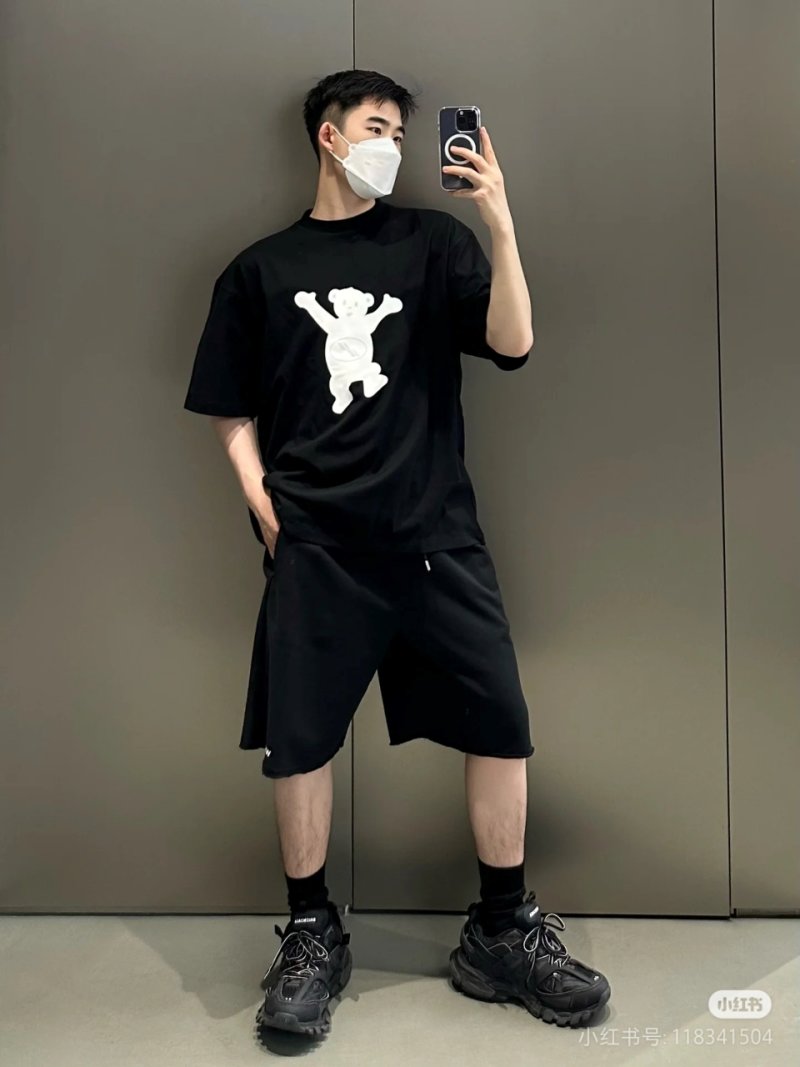 We11Done White Bear Flocked Print Short Sleeve T-Shirt view