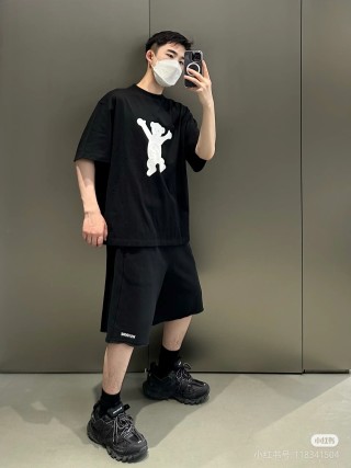 We11 Done Black Bear Flocked Print T-Shirt view 5