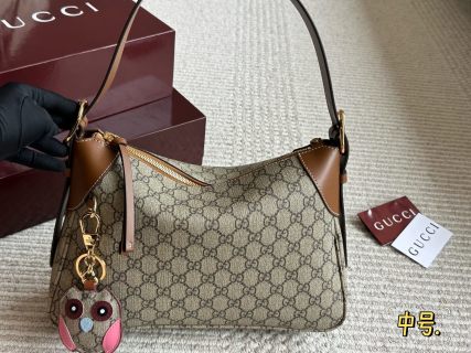 Gucci Emblem GG Canvas Shoulder Bag Brown view 2